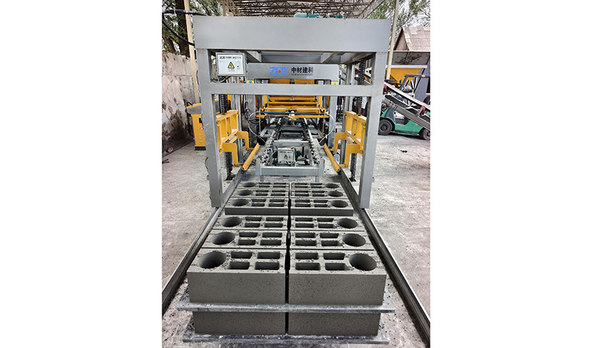 hollow brick machine.jpg