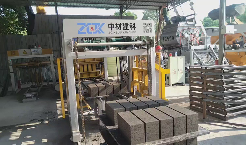 automatic block machine.jpg