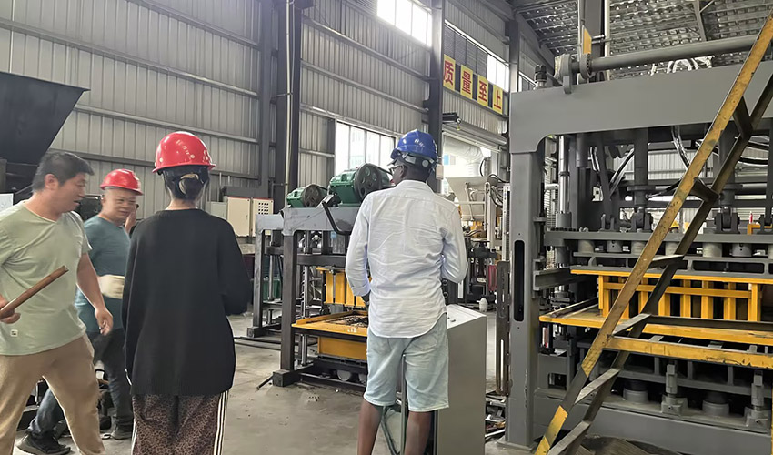 hollow brick machine.jpg